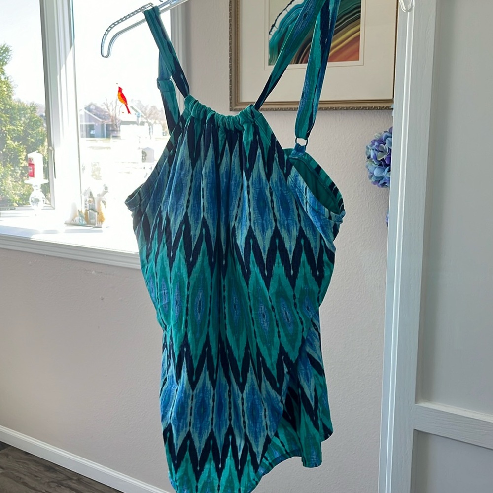Women’s swim top